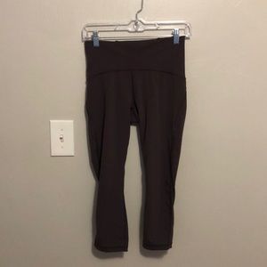 Lululemon capris size 6